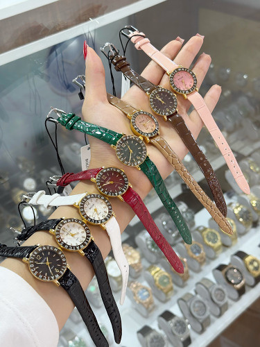 ساعت مچی زنانه بولون (Bolun) مدل Scottie Watch – پک رنگی با بند طرح چرم چروک