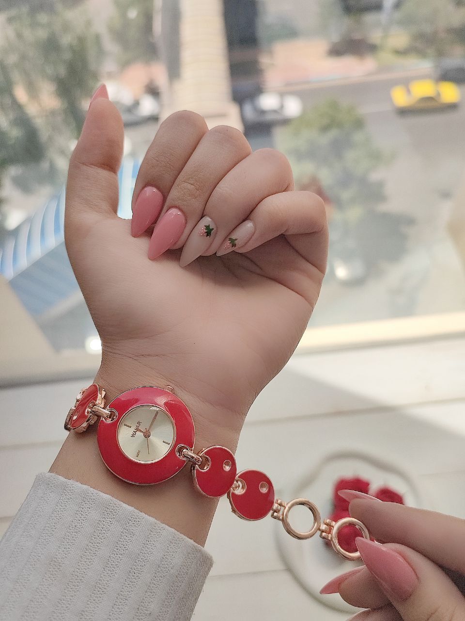 ساعت زنانه والار .  طرح فانتزی   کد 2202508208  با بند زنجیره‌ای لوکس و صفحه مینیمال