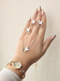 نیمست زنانه طرح پروانه نگیندار به همراه ساعت مچی شیک
