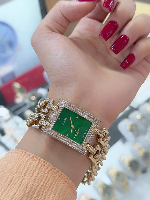 ساعت مچی زنانه گس (GUESS) مدل زنجیری نگیندار - قاب مربعی طلایی با بند کارتیه